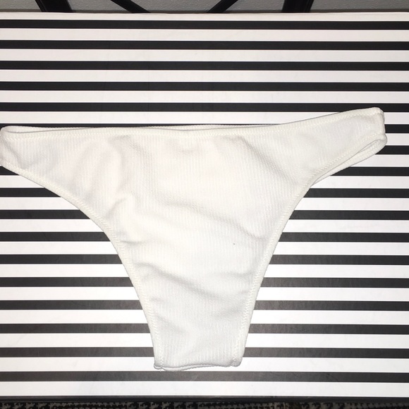 WHITE BIKINI 🦋 - Picture 4 of 8